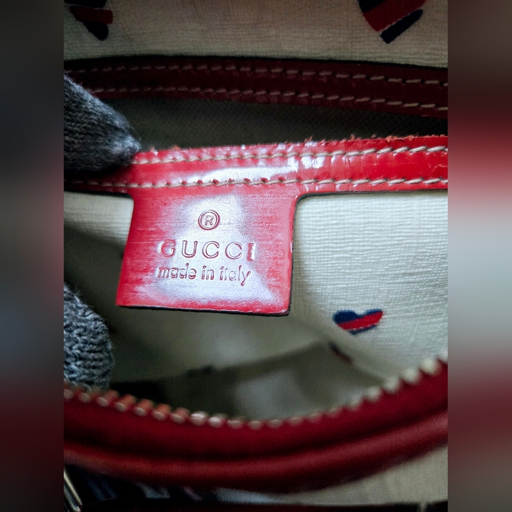 Limited Edition Gucci GG Supreme Hearts Joy Boston Bag - Picture 14 of 16